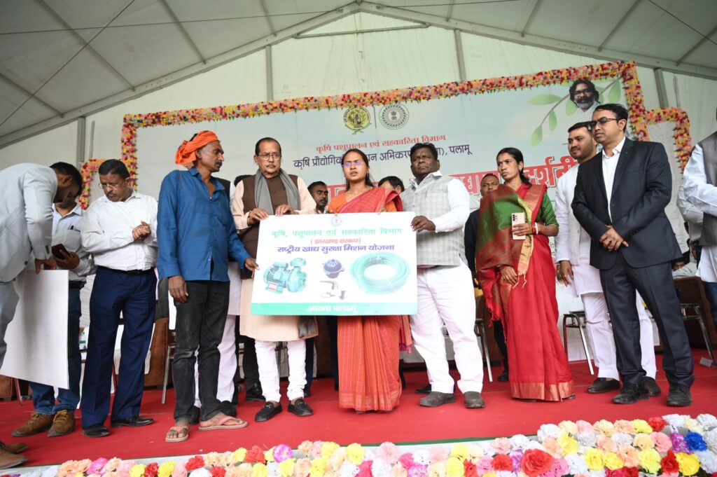 पलामू: प्रमंडल स्तरीय किसान मेला-सह- उद्यान प्रदर्शनी 2025 का हुआ आयोजन पलामू: प्रमंडल स्तरीय किसान मेला-सह- उद्यान प्रदर्शनी 2025 का हुआ आयोजन