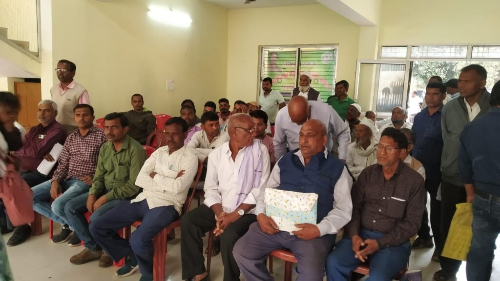 लातेहार:जमीन से संबंधित शिकायतों के निष्पादन हेतु किया गया विशेष राजस्व शिविरों का आयोजन लातेहार:जमीन से संबंधित शिकायतों के निष्पादन हेतु किया गया विशेष राजस्व शिविरों का आयोजन