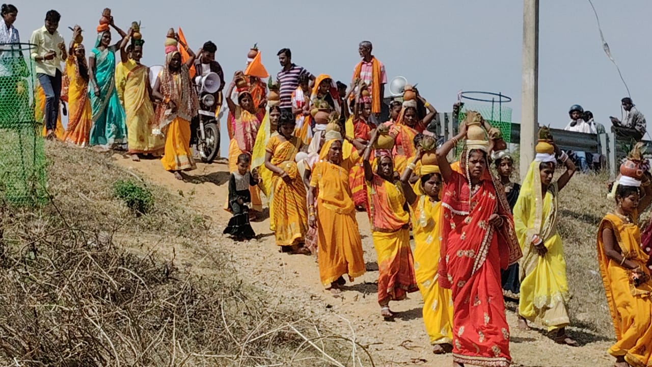 घाघरा:सिरकोट शिव मंदिर से निकाली गई भव्य कलश यात्रा, 251 महिलाएं एवं बच्चे हुए शामिल