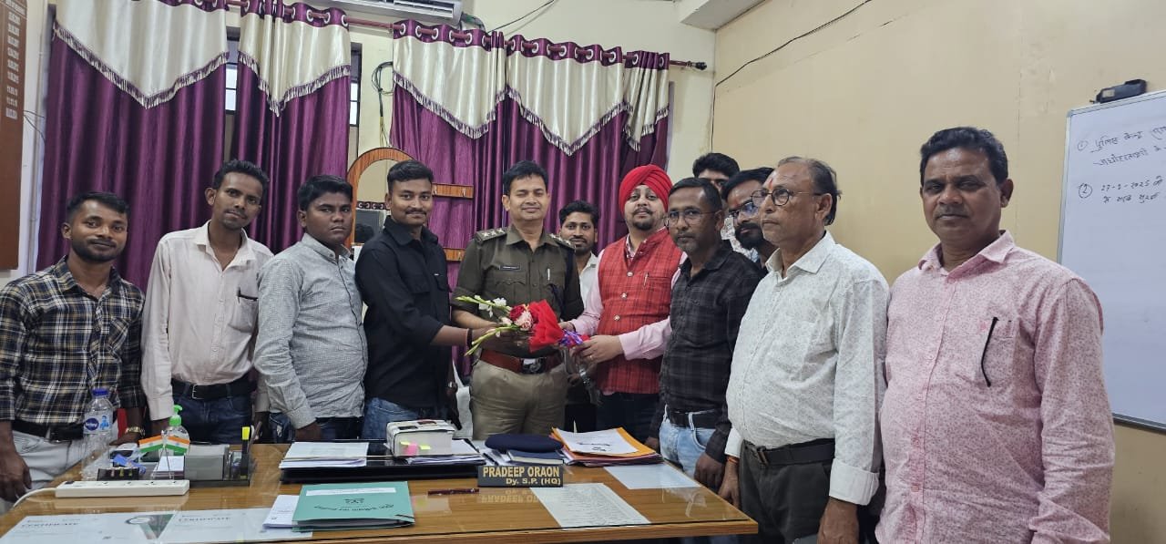 साईबर जागरूकता के लिए डीएसपी प्रदीप उरांव से मिले प्रीतम भाटिया साईबर जागरूकता के लिए डीएसपी प्रदीप उरांव से मिले प्रीतम भाटिया