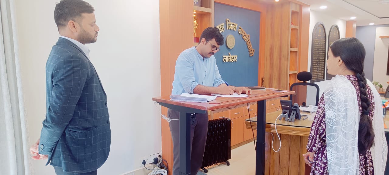 लातेहार:उपायुक्त ने सुनी ग्रामीणों की समस्या, निदान को लेकर दिए आवश्यक दिशा-निर्देश