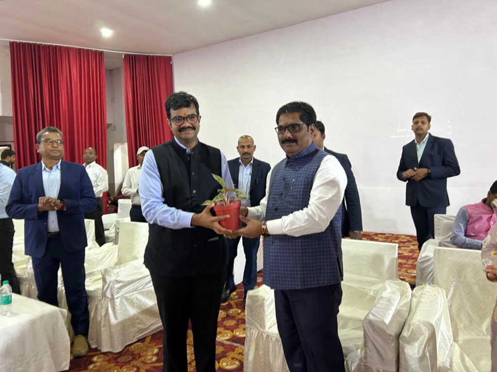 एसएलआरएम प्रशिक्षण कार्यक्रम का हुआ शुभारंभ:झारखंड के पहले जिले के रूप में लातेहार ने रचा इतिहास एसएलआरएम प्रशिक्षण कार्यक्रम का हुआ शुभारंभ:झारखंड के पहले जिले के रूप में लातेहार ने रचा इतिहास