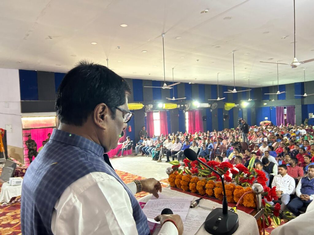 एसएलआरएम प्रशिक्षण कार्यक्रम का हुआ शुभारंभ:झारखंड के पहले जिले के रूप में लातेहार ने रचा इतिहास एसएलआरएम प्रशिक्षण कार्यक्रम का हुआ शुभारंभ:झारखंड के पहले जिले के रूप में लातेहार ने रचा इतिहास