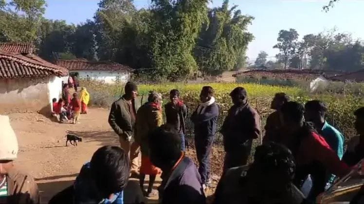 झारखंड:अंधविश्वास के चलते मां-बेटी की कुल्हाड़ी से हत्या, आरोपी गिरफ्तार झारखंड:अंधविश्वास के चलते मां-बेटी की कुल्हाड़ी से हत्या, आरोपी गिरफ्तार
