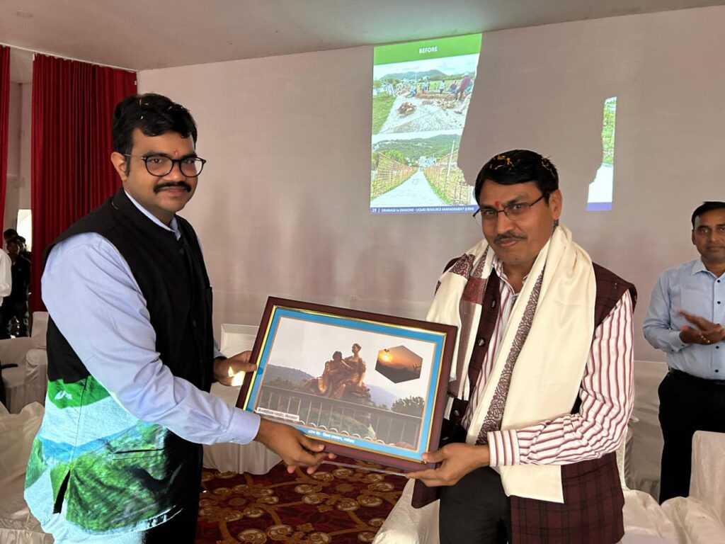 एसएलआरएम प्रशिक्षण कार्यक्रम का हुआ शुभारंभ:झारखंड के पहले जिले के रूप में लातेहार ने रचा इतिहास एसएलआरएम प्रशिक्षण कार्यक्रम का हुआ शुभारंभ:झारखंड के पहले जिले के रूप में लातेहार ने रचा इतिहास