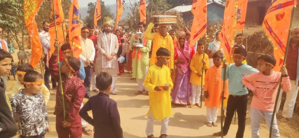 महाशिवरात्रि पर शिवमय हुआ बरहरवा, भक्तों ने किया जलाभिषेक