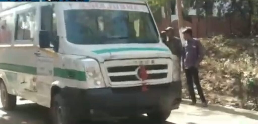 मनिका:कार की टक्कर से बाइक सवार तीन लोग गंभीर रूप से घायल मनिका:कार की टक्कर से बाइक सवार तीन लोग गंभीर रूप से घायल