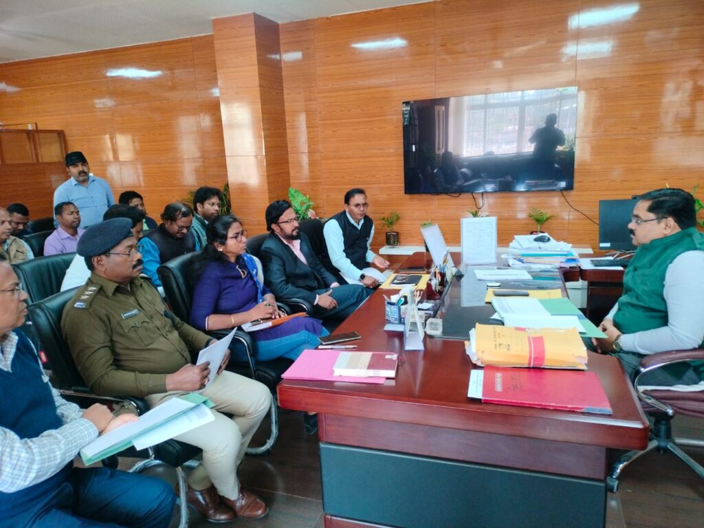 सड़क सुरक्षा समिति की बैठक संपन्न: सड़क दुर्घटनाओं में वृद्धि पर गहरी चिंता सड़क सुरक्षा समिति की बैठक संपन्न: सड़क दुर्घटनाओं में वृद्धि पर गहरी चिंता
