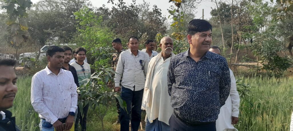 अनुमंडल पदाधिकारी ने मेराल प्रखंड का किया औचक निरीक्षण,पंचायत स्तर पर विकास के योजनाओं की जानकारी ली अनुमंडल पदाधिकारी ने मेराल प्रखंड का किया औचक निरीक्षण,पंचायत स्तर पर विकास के योजनाओं की जानकारी ली