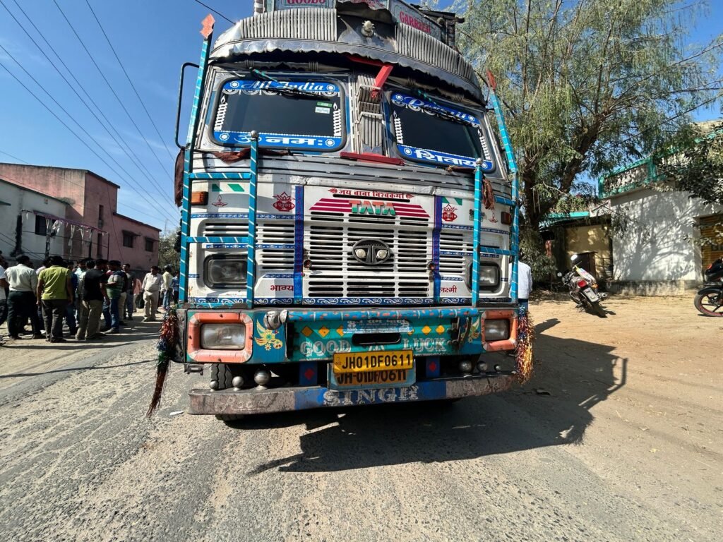 पलामू:तेज रफ्तार और लापरवाही ने ली जान, सड़क हादसे में एक की मौत पलामू:तेज रफ्तार और लापरवाही ने ली जान, सड़क हादसे में एक की मौत