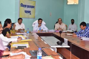 पदाधिकारी क्षेत्र में कैंप लगाकर अपने विभाग से संबंधित समस्याओं का करें निदान: उपायुक्त