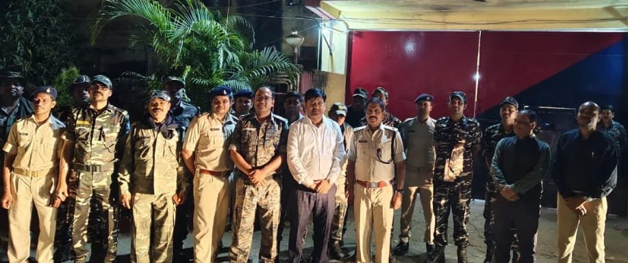 सदर अनुमंडल पदाधिकारी के नेतृत्व में देर रात मंडल कारा में की गई छापेमारी, सभी वार्डो की ली गई तलाशी सदर अनुमंडल पदाधिकारी के नेतृत्व में देर रात मंडल कारा में की गई छापेमारी, सभी वार्डो की ली गई तलाशी