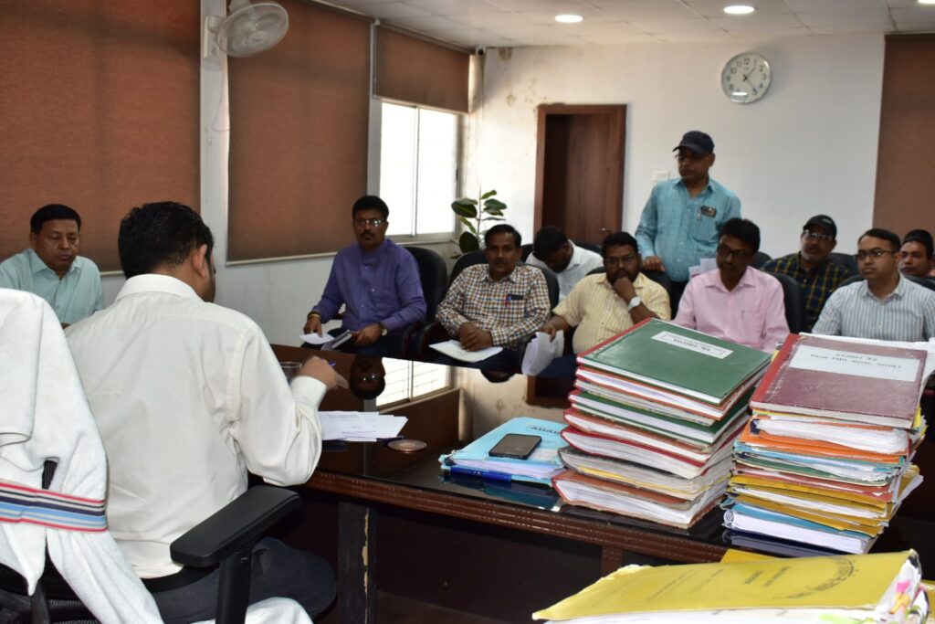 किसानों से संबंधित योजनाओं के क्रियान्वयन में लाएं प्रगति: उपायुक्त किसानों से संबंधित योजनाओं के क्रियान्वयन में लाएं प्रगति: उपायुक्त