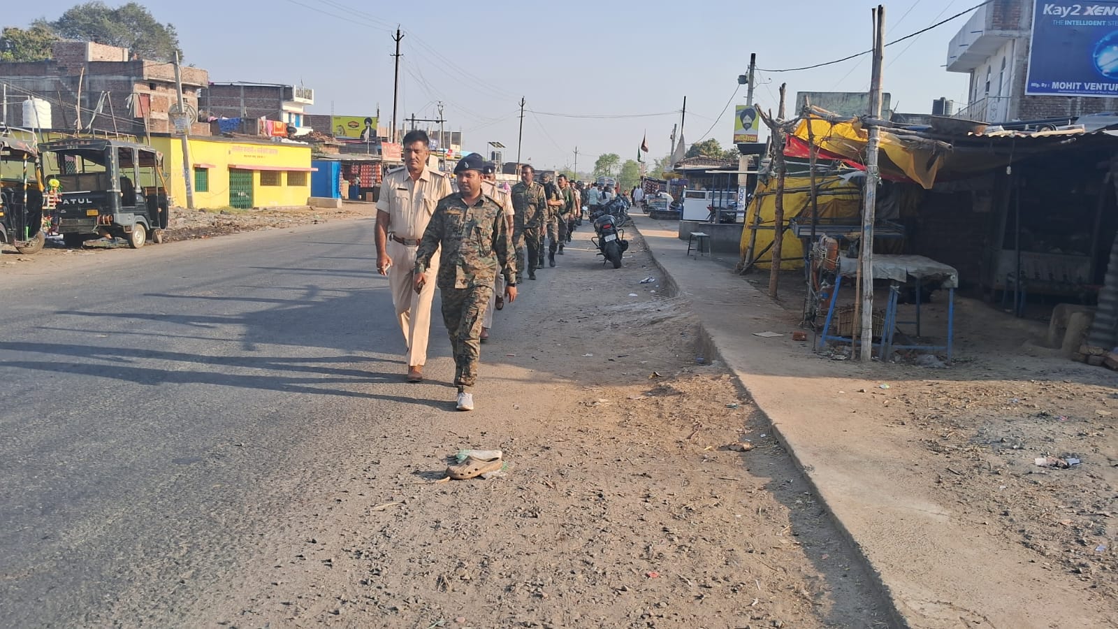 नावा बाजार:होली त्यौहार को लेकर पुलिस प्रशासन के द्वारा किया गया फ्लैग मार्च