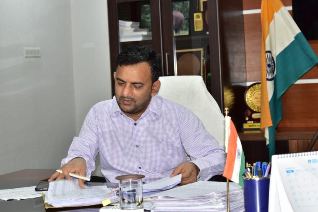 कृषि यंत्र मिलने से किसानों को बेहतर फसल उत्पादन में मिलेगी मदद: उपायुक्त कृषि यंत्र मिलने से किसानों को बेहतर फसल उत्पादन में मिलेगी मदद: उपायुक्त
