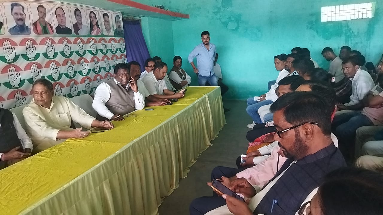 लातेहार:जिला कांग्रेस कार्यालय में बैठक, विधायक रामचंद्र सिंह ने संगठन विस्तार पर दिया जोर