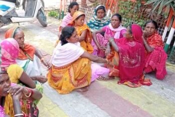 लातेहार में हादसा: लड़की को टक्कर मारने के बाद भाग रहे युवक की खाई में गिरकर मौत लातेहार में हादसा: लड़की को टक्कर मारने के बाद भाग रहे युवक की खाई में गिरकर मौत