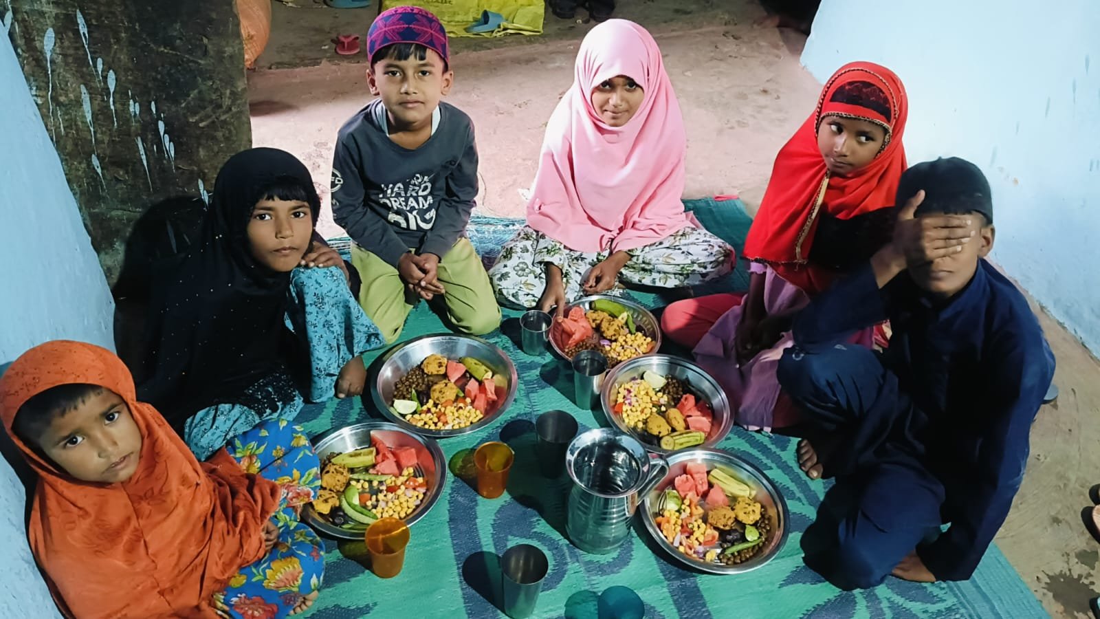 नन्हे मुन्ने बच्चों ने रखा अपनी जिंदगी का पहला रोजा:बीबी नन्हे मुन्ने बच्चों ने रखा अपनी जिंदगी का पहला रोजा:बीबी