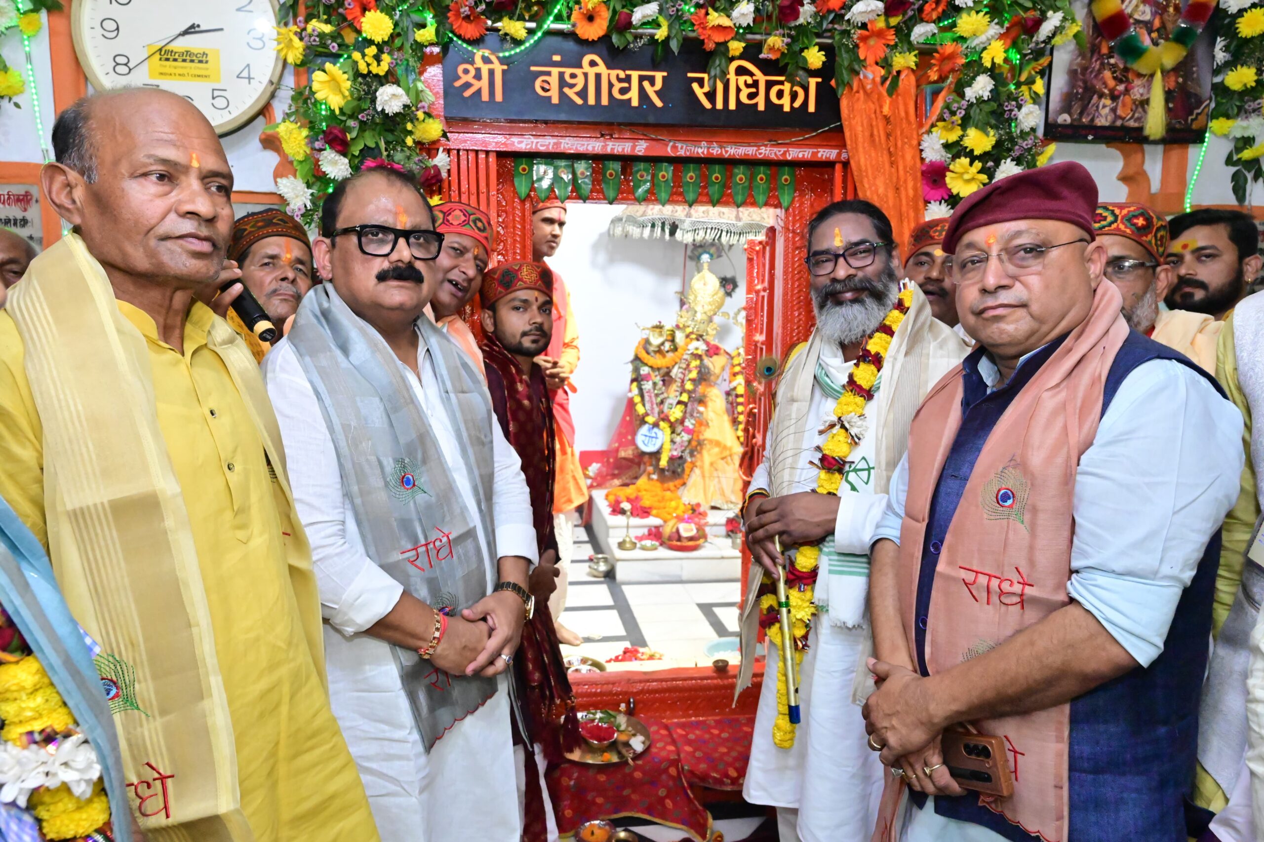 मुख्यमंत्री हेमंत सोरेन ने वैदिक मंत्रोच्चार के बीच श्री बंशीधर नगर मंदिर में की पूजा-अर्चना
