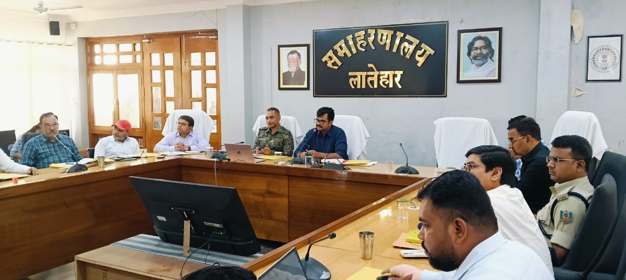 जिला सड़क सुरक्षा समिति की बैठक संपन्न: सड़क सुरक्षा और यातायात व्यवस्था को लेकर लिए गए अहम निर्णय जिला सड़क सुरक्षा समिति की बैठक संपन्न: सड़क सुरक्षा और यातायात व्यवस्था को लेकर लिए गए अहम निर्णय