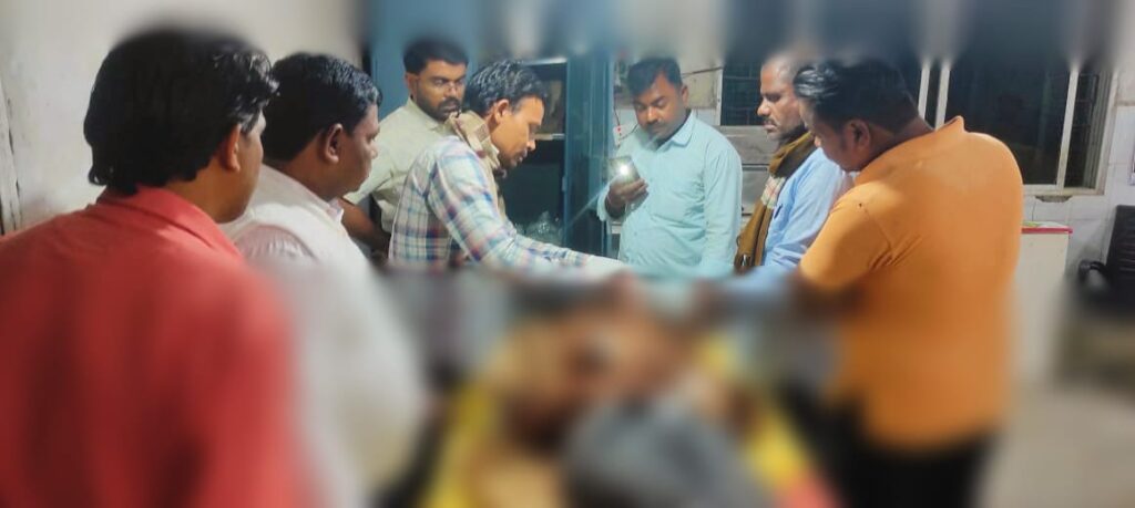 बाइक से गिरकर युवक गंभीर रूप से घायल, रेफर बाइक से गिरकर युवक गंभीर रूप से घायल, रेफर