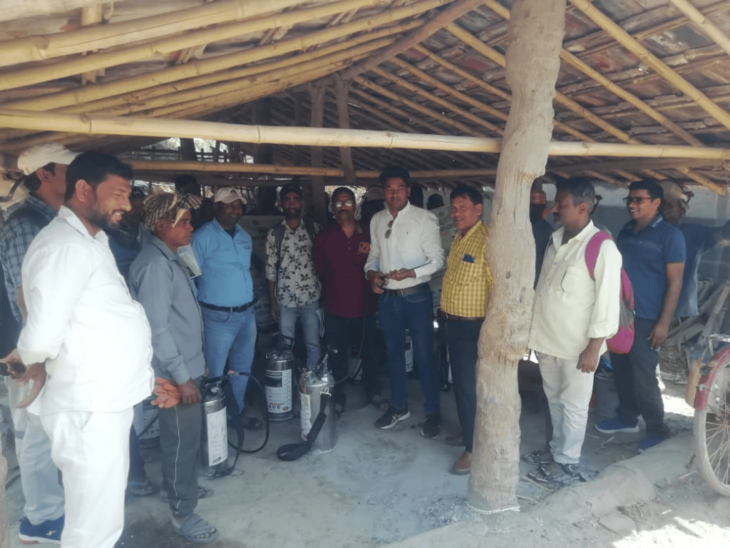 कालाजार व मलेरिया प्रभावित गांवों में आईआरएस छिड़काव शुरू कालाजार व मलेरिया प्रभावित गांवों में आईआरएस छिड़काव शुरू
