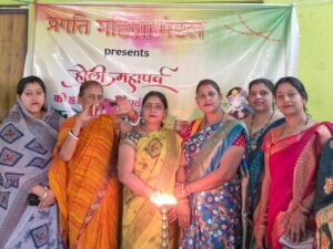 गायत्री परिवार के नेतृत्व में मिर्जाचौकी धर्मशाला में होली मिलन समारोह आयोजित