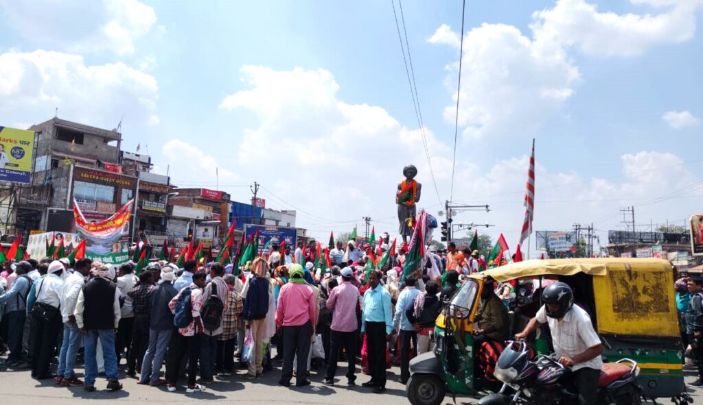 झारखंड विधानसभा मार्च: विस्थापन नीति और भूमि अधिकारों को लेकर संघर्ष तेज झारखंड विधानसभा मार्च: विस्थापन नीति और भूमि अधिकारों को लेकर संघर्ष तेज