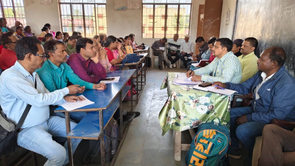बरहरवा: वन प्रवासी उच्च विद्यालय में शिक्षकों की मासिक गुरु गोष्ठी संपन्न बरहरवा: वन प्रवासी उच्च विद्यालय में शिक्षकों की मासिक गुरु गोष्ठी संपन्न
