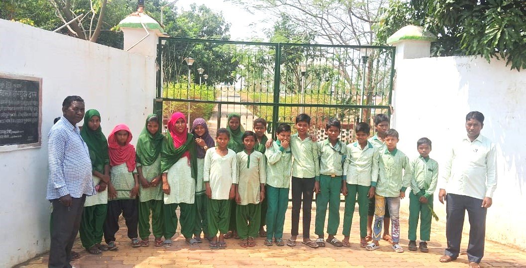 बस्ता विहीन शिक्षा के तहत भोगनाडीह के विद्यार्थियों को किया गया शैक्षिक भ्रमण बस्ता विहीन शिक्षा के तहत भोगनाडीह के विद्यार्थियों को किया गया शैक्षिक भ्रमण