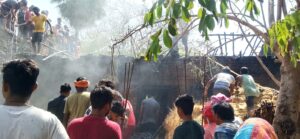 आगलगी में हजारों का नुकसान, मुआवजे की मांग