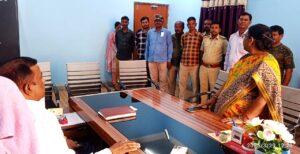 बरहरवा अंचल कार्यालय में ग्रामीण पुलिस परेड, चौकीदारों को सख्त निर्देश