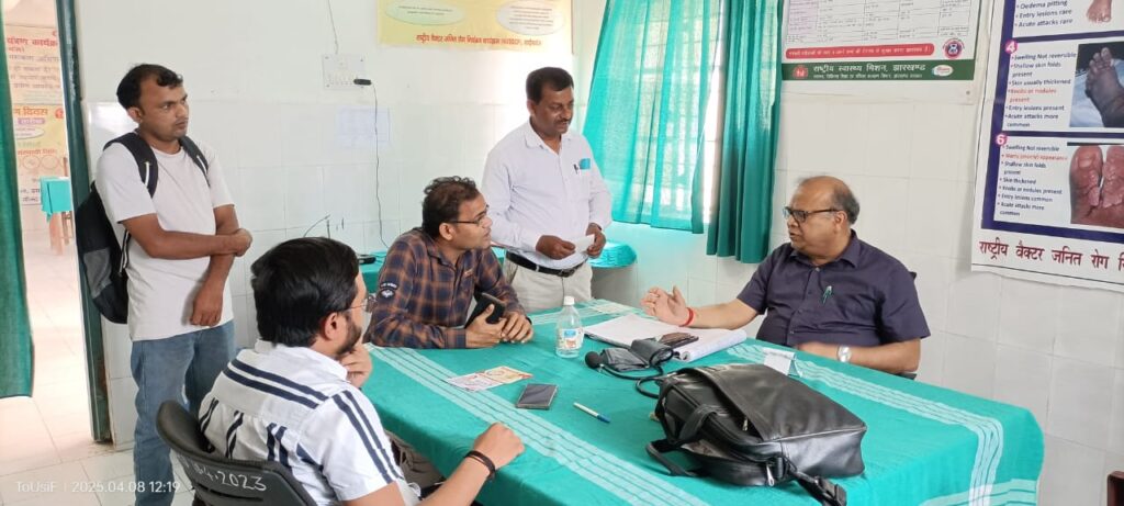 मंडरो प्रखंड में मलेरिया के बढ़ते मामलों पर स्वास्थ्य विभाग सतर्क,सिविल सर्जन ने किया प्रभावित गांवों का दौरा मंडरो प्रखंड में मलेरिया के बढ़ते मामलों पर स्वास्थ्य विभाग सतर्क,सिविल सर्जन ने किया प्रभावित गांवों का दौरा