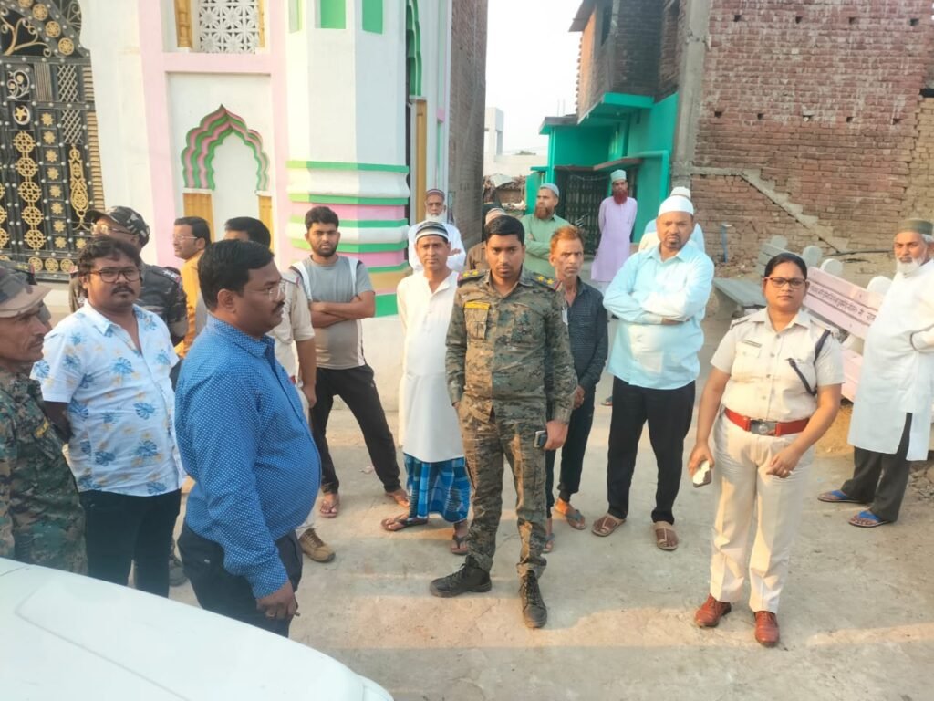 रामनवमी पर्व शांतिपूर्वक मनाने को लेकर पुलिस प्रशासन ने फ्लैग मार्च निकालकर किया जागरूक रामनवमी पर्व शांतिपूर्वक मनाने को लेकर पुलिस प्रशासन ने फ्लैग मार्च निकालकर किया जागरूक