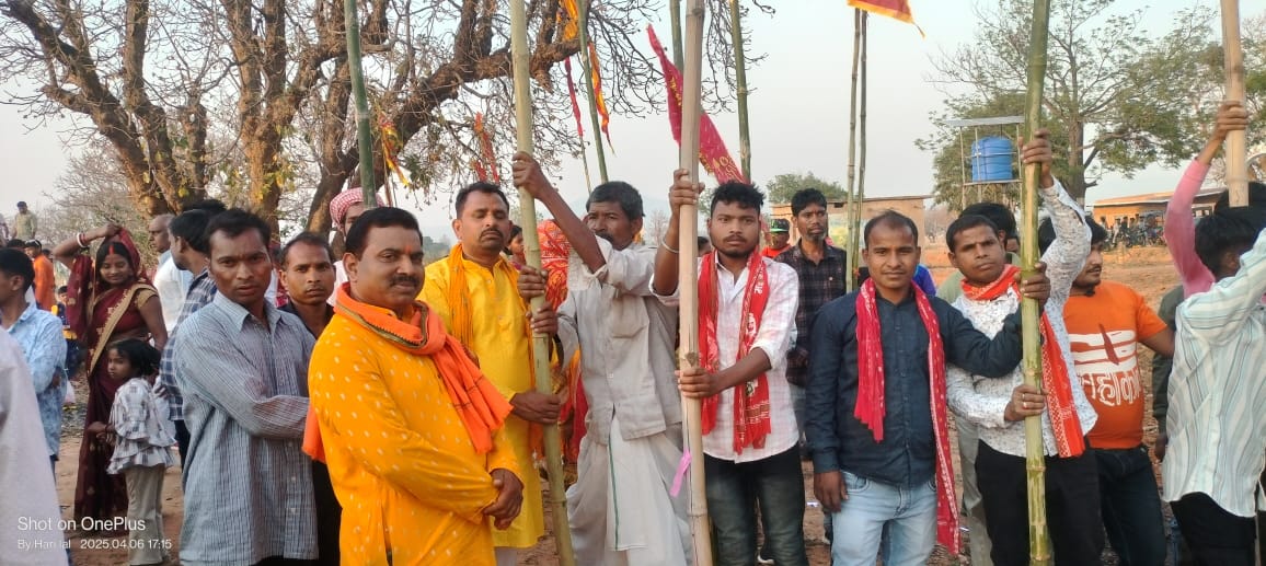 चटकपुर में धूमधाम से संपन्न हुई रामनवमी पूजा, गांव में निकाली गई भव्य शोभायात्रा