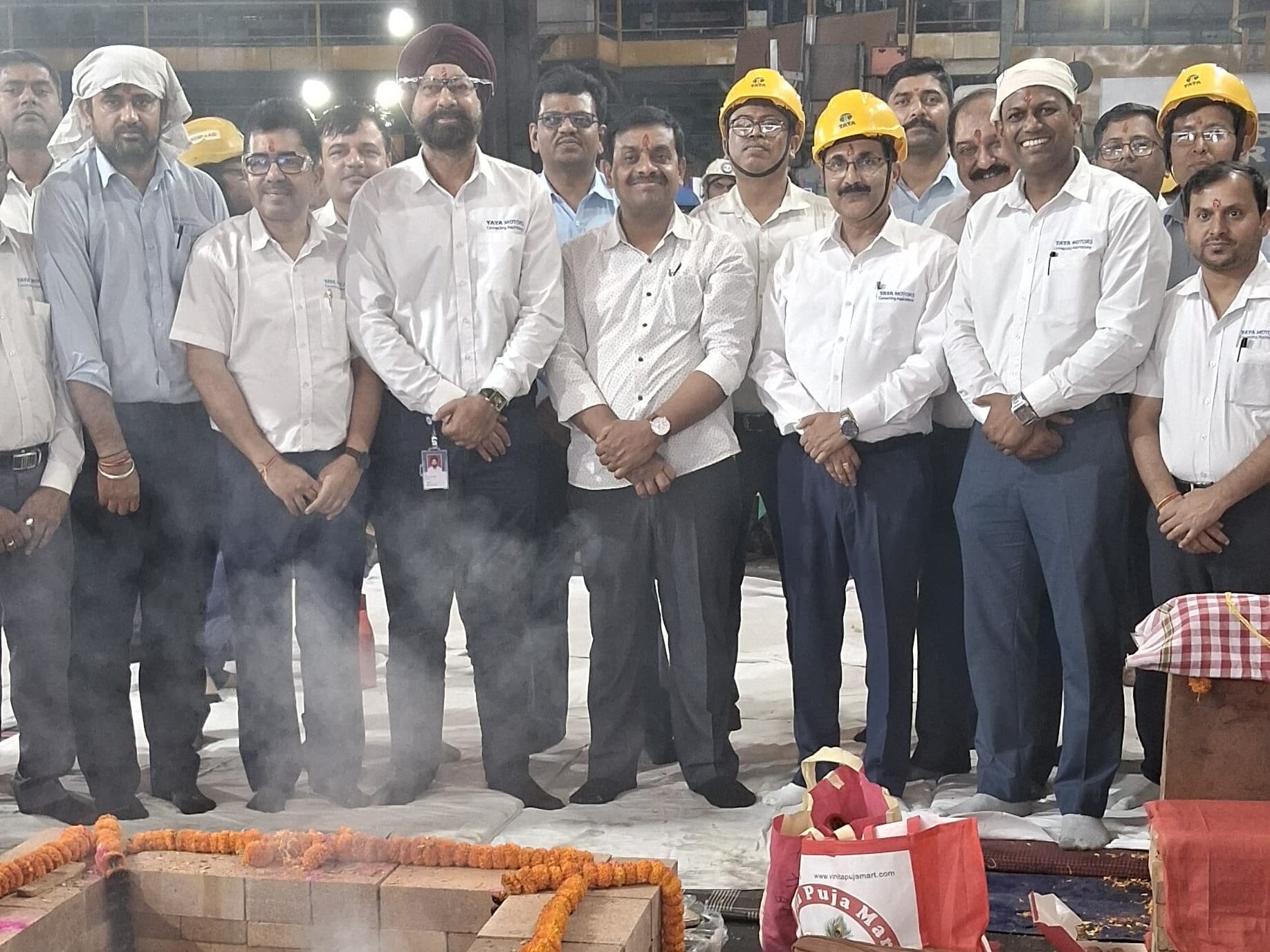 नये वित्तीय वर्ष में टाटा मोटर्स में पूजा पाठ के साथ विभिन्न कार्यक्रम आयोजित