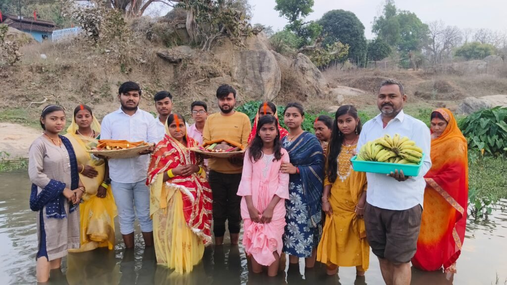 गारू प्रखंड के बारेसांड में चैती छठ का पारण श्रद्धा, भक्ति और उल्लास के साथ संपन्न गारू प्रखंड के बारेसांड में चैती छठ का पारण श्रद्धा, भक्ति और उल्लास के साथ संपन्न
