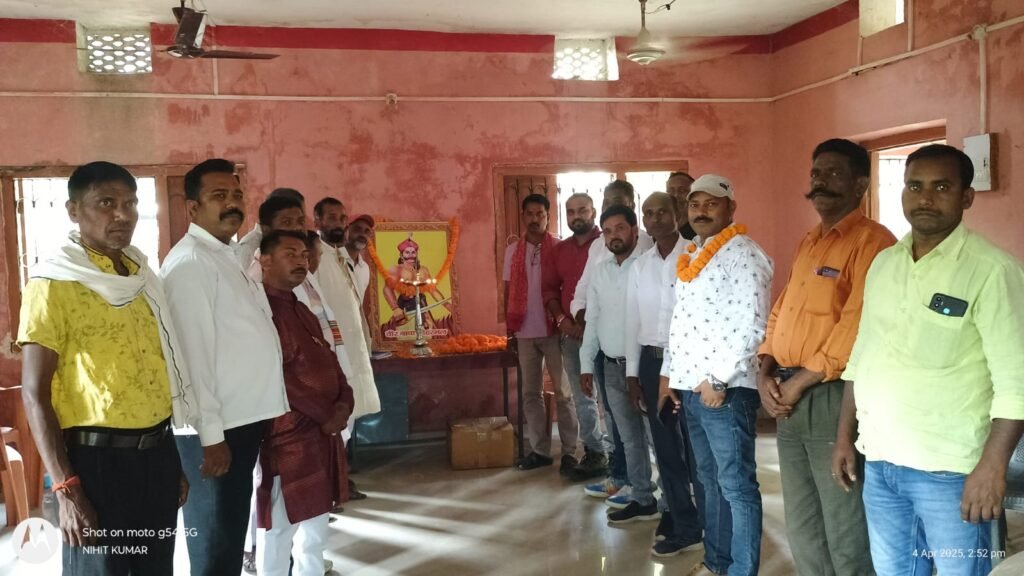 लातेहार में बीर बाबा चौहरमल कल्याण समिति एवं पासवान संघ की मजबूती को लेकर बैठक आयोजित लातेहार में बीर बाबा चौहरमल कल्याण समिति एवं पासवान संघ की मजबूती को लेकर बैठक आयोजित