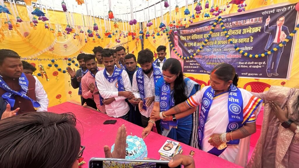 डॉ.अंबेडकर की जयंती पर ज़िप उपाध्यक्ष अनीता देवी ने दी श्रद्धांजलि, बच्चों को बांटी प्रेरणादायक पुस्तकें