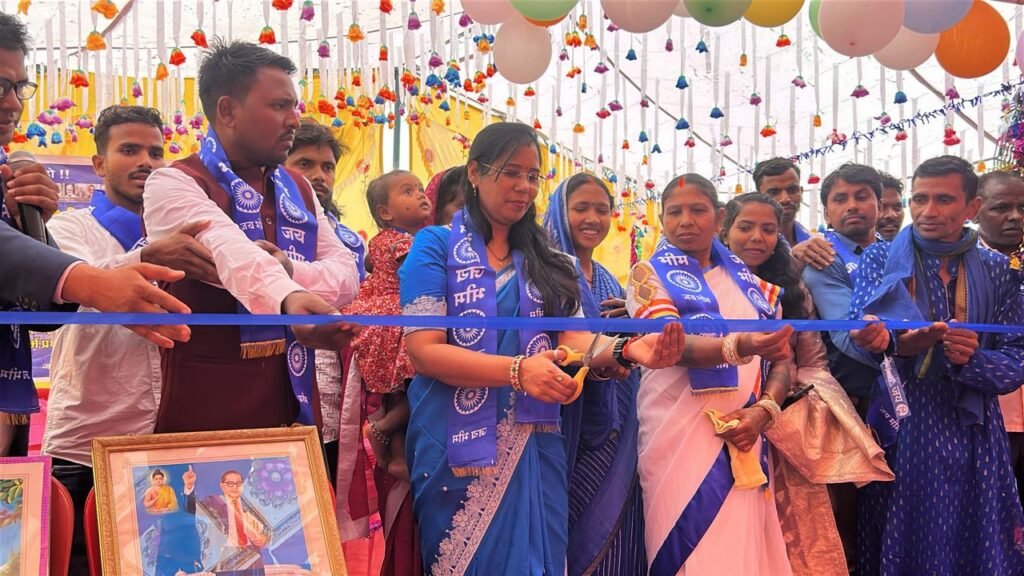 डॉ.अंबेडकर की जयंती पर ज़िप उपाध्यक्ष अनीता देवी ने दी श्रद्धांजलि, बच्चों को बांटी प्रेरणादायक पुस्तकें