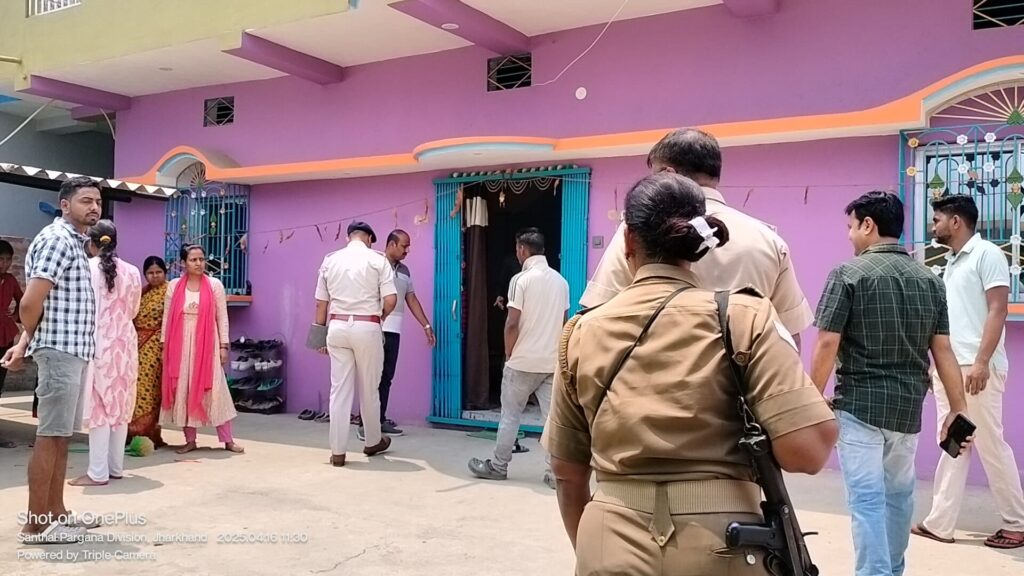 बड़ा दिग्घी में बंद घर से लाखों की चोरी, पुलिस छानबीन में जुटी बड़ा दिग्घी में बंद घर से लाखों की चोरी, पुलिस छानबीन में जुटी