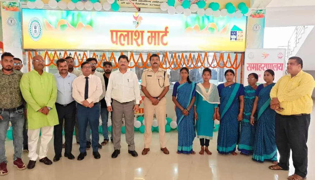 गढ़वा: डीसी, एसपी एवं डीडीसी ने समाहरणालय परिसर में पलाश मार्ट का संयुक्त रूप से किया उद्घाटन गढ़वा: डीसी, एसपी एवं डीडीसी ने समाहरणालय परिसर में पलाश मार्ट का संयुक्त रूप से किया उद्घाटन