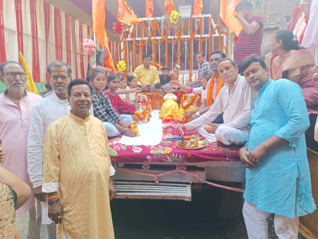 बरहरवा:गोपीनाथ महादेव मंदिर में शिवलिंग प्राण प्रतिष्ठा को लेकर नगर भ्रमण, कीर्तन और भंडारे का आयोजन