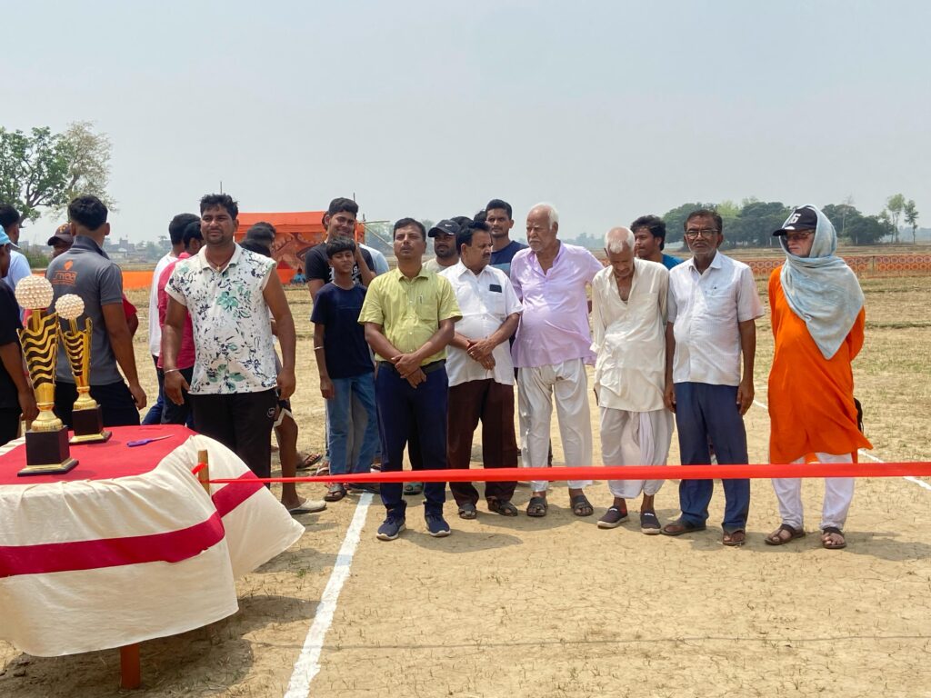 बरहरवा में क्रिकेट टूर्नामेंट का भव्य शुभारंभ, पहले दिन पाकुड़ और गुमानी टीम ने दर्ज की जीत बरहरवा में क्रिकेट टूर्नामेंट का भव्य शुभारंभ, पहले दिन पाकुड़ और गुमानी टीम ने दर्ज की जीत