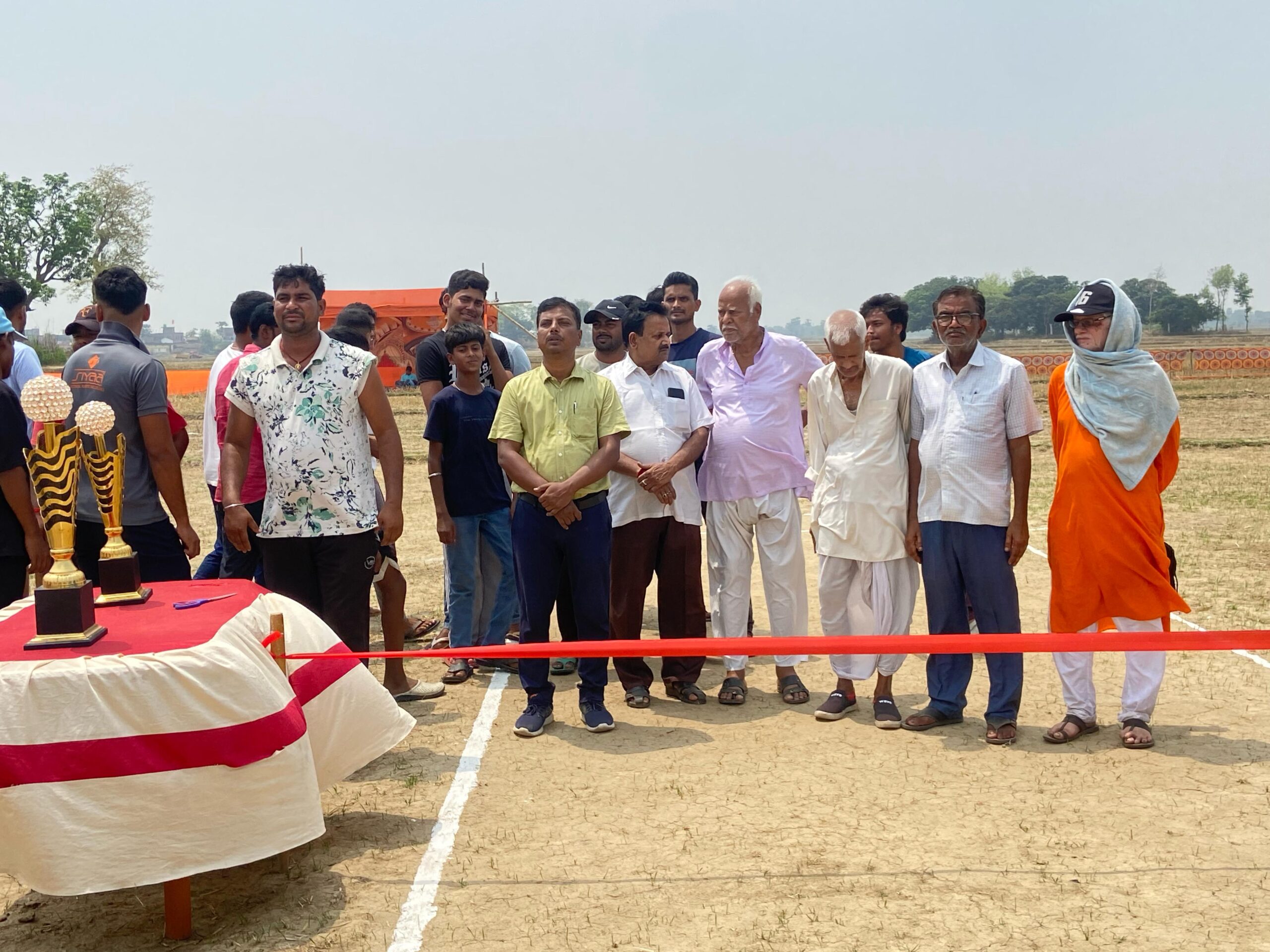 बरहरवा में क्रिकेट टूर्नामेंट का भव्य शुभारंभ, पहले दिन पाकुड़ और गुमानी टीम ने दर्ज की जीत