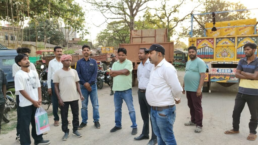 घाघरा थाना गेट पर वाहन चेकिंग अभियान, 78,500 रुपये जुर्माना वसूला गया