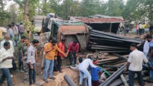 लातेहार के मनिका में भीषण हादसा, बाइक सवार गंभीर रूप से घायल