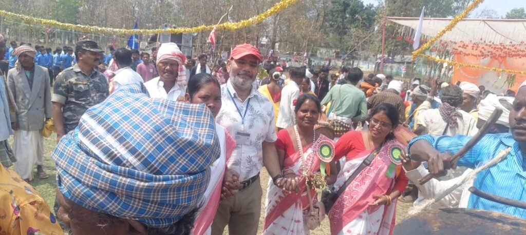महुआडांड़ में सरहुल पर्व धूमधाम से मनाया गया, विधायक रामचंद्र सिंह ने की प्रकृति संरक्षण की अपील महुआडांड़ में सरहुल पर्व धूमधाम से मनाया गया, विधायक रामचंद्र सिंह ने की प्रकृति संरक्षण की अपील