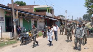 रामनवमी को लेकर सरयू प्रखंड में फ्लैग मार्च, DRDA डायरेक्टर, बीडीओ और थाना प्रभारी ने की अगुवाई