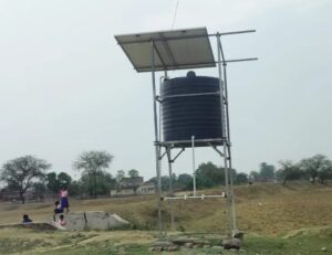 तेज आंधी में सोलर प्लेट टूटा, जलमीनार से जलापूर्ति बंद, पानी की समस्या बढ़ी
